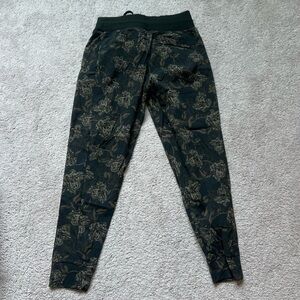 Athleta Trekkie joggers